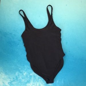 Black Fashion Swimsuit with Side Cutouts 15/17